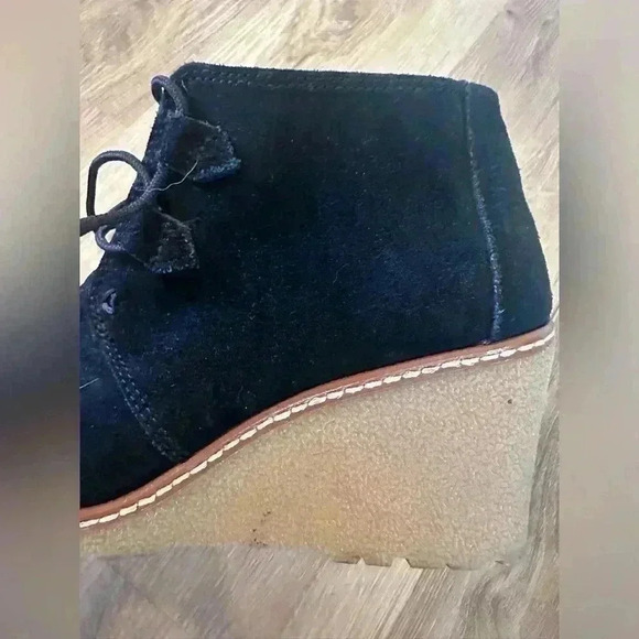 TOMS Black Wedge Ankle Boots Women's Size 7 Lace-Up Minimal Wear Leather Comfy - Picture 11 of 13